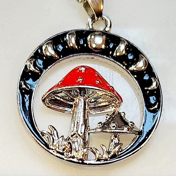 Mushroom Pendant and Silver Chain Red Mushroom Necklace Mushroom Fungus NWT - Picture 3 of 4